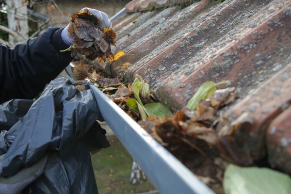 Commercial Gutter Unclogging in Carlisle